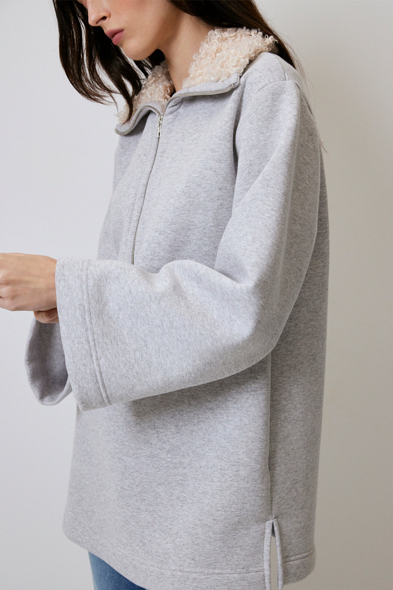 YAKASI KÜRKLÜ SWEATSHIRT