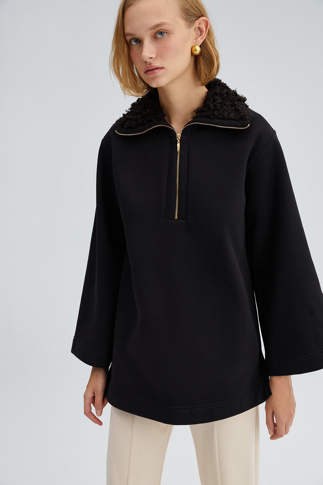 YAKASI KÜRKLÜ SWEATSHIRT