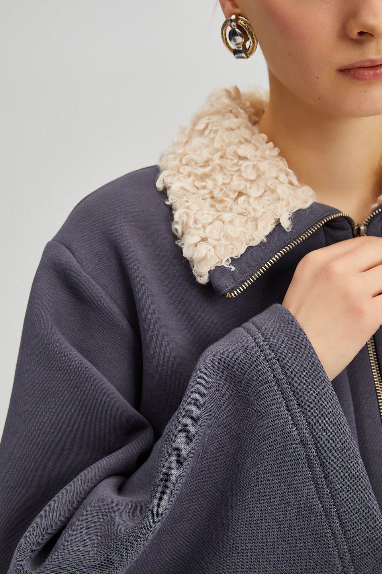 YAKASI KÜRKLÜ SWEATSHIRT