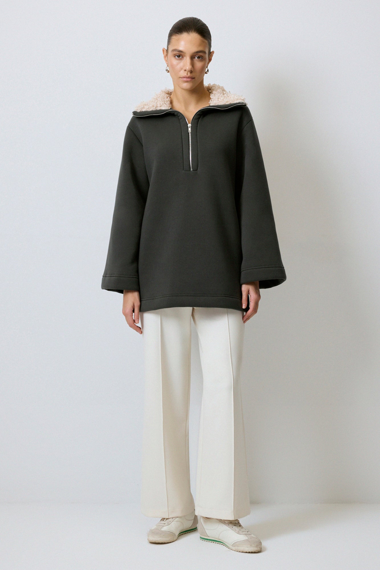 YAKASI KÜRKLÜ SWEATSHIRT