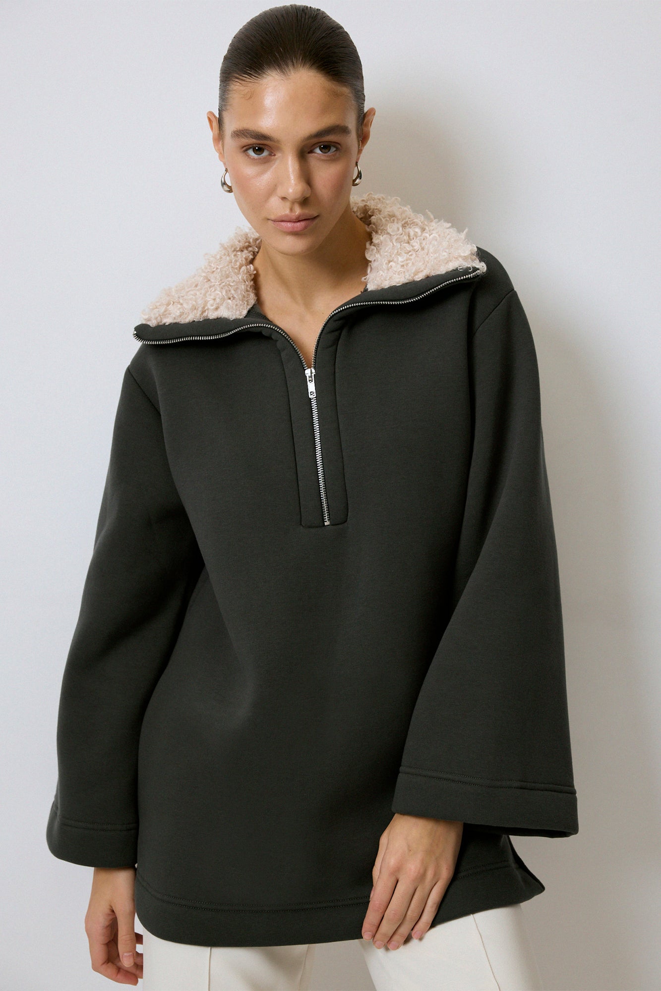 YAKASI KÜRKLÜ SWEATSHIRT