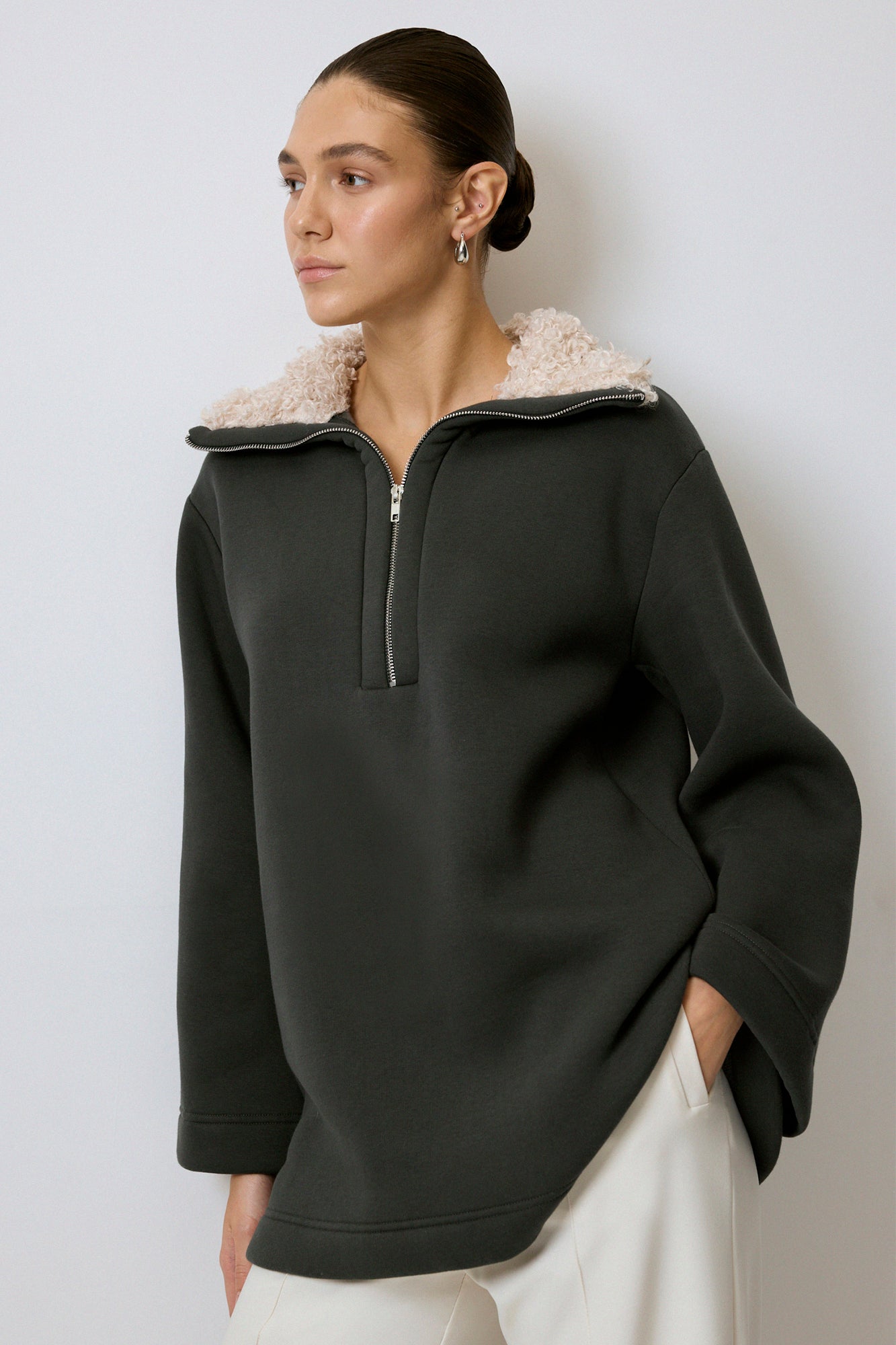 YAKASI KÜRKLÜ SWEATSHIRT