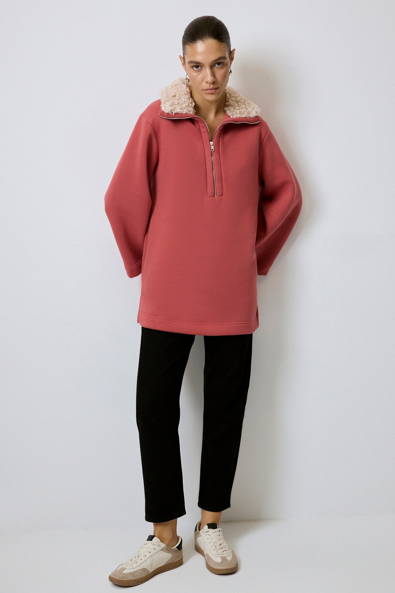 YAKASI KÜRKLÜ SWEATSHIRT