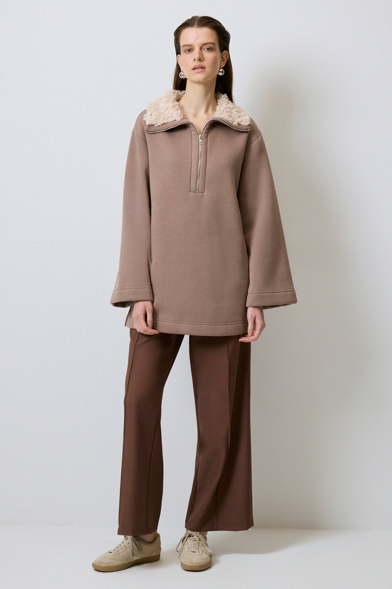 YAKASI KÜRKLÜ SWEATSHIRT