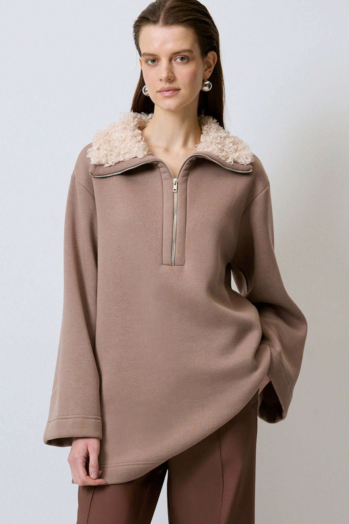 YAKASI KÜRKLÜ SWEATSHIRT