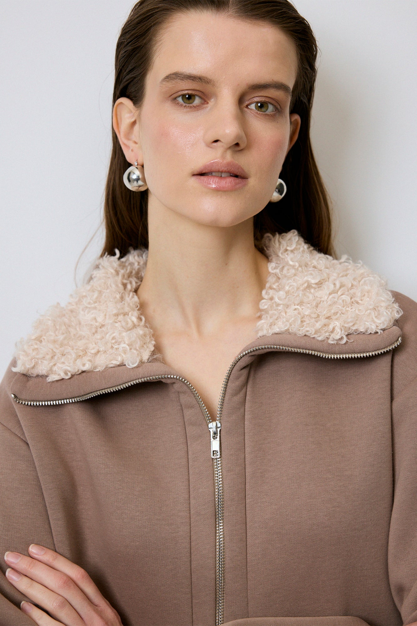 YAKASI KÜRKLÜ SWEATSHIRT