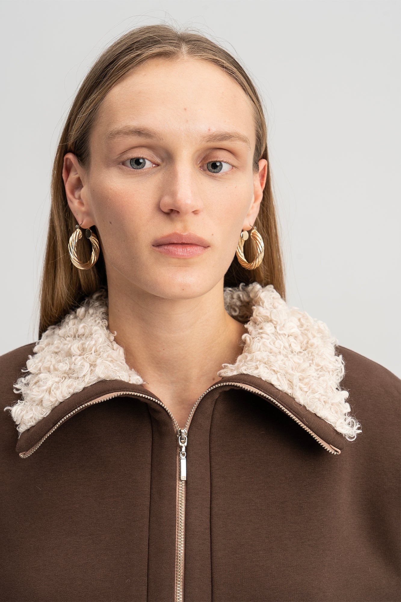 YAKASI KÜRKLÜ SWEATSHIRT