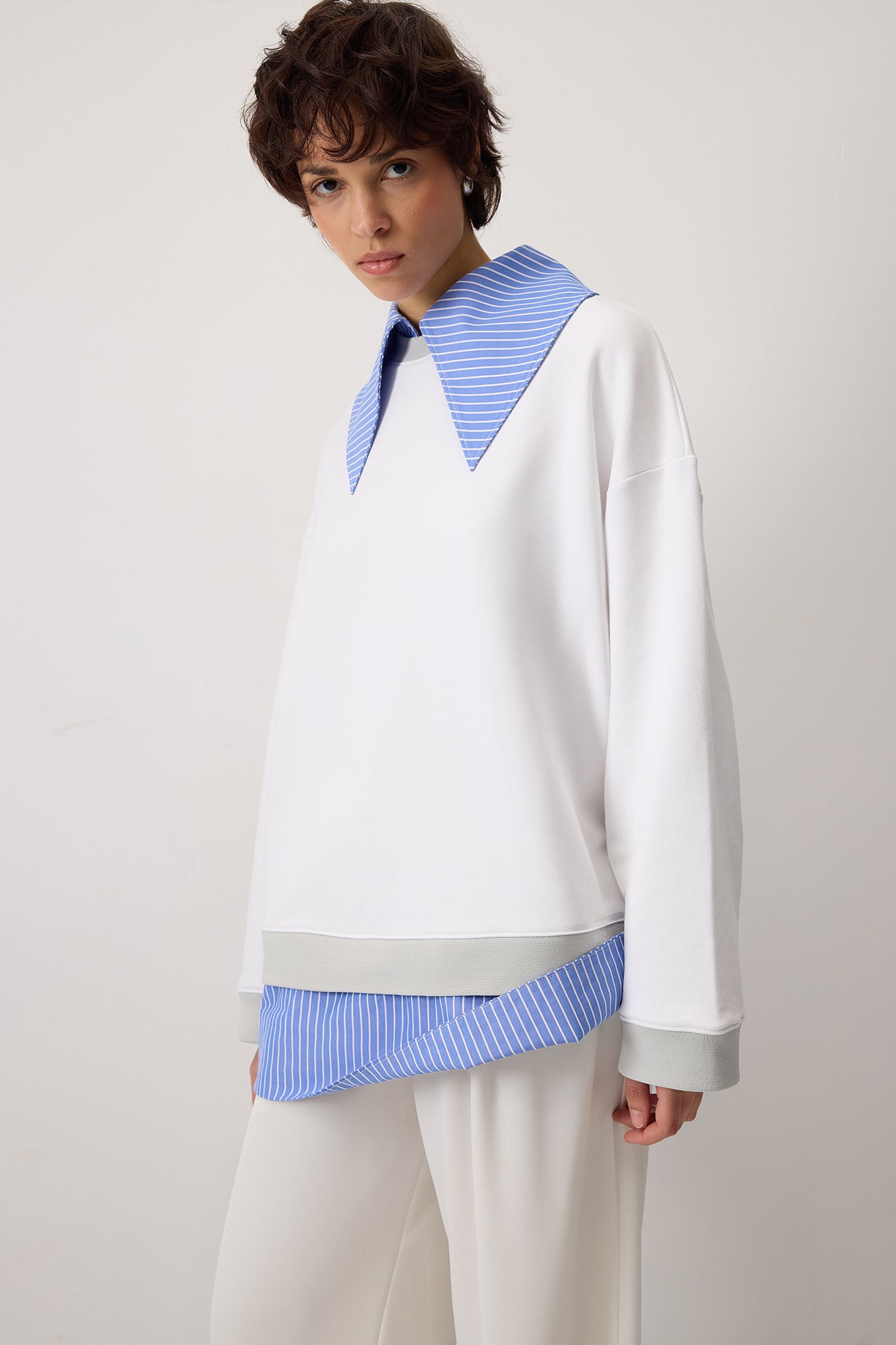 KONTRAST ÇİZGİLİ SWEATSHIRT