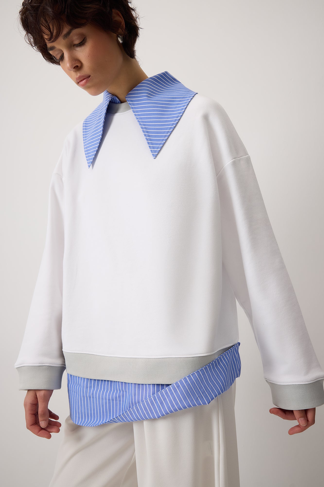 KONTRAST ÇİZGİLİ SWEATSHIRT