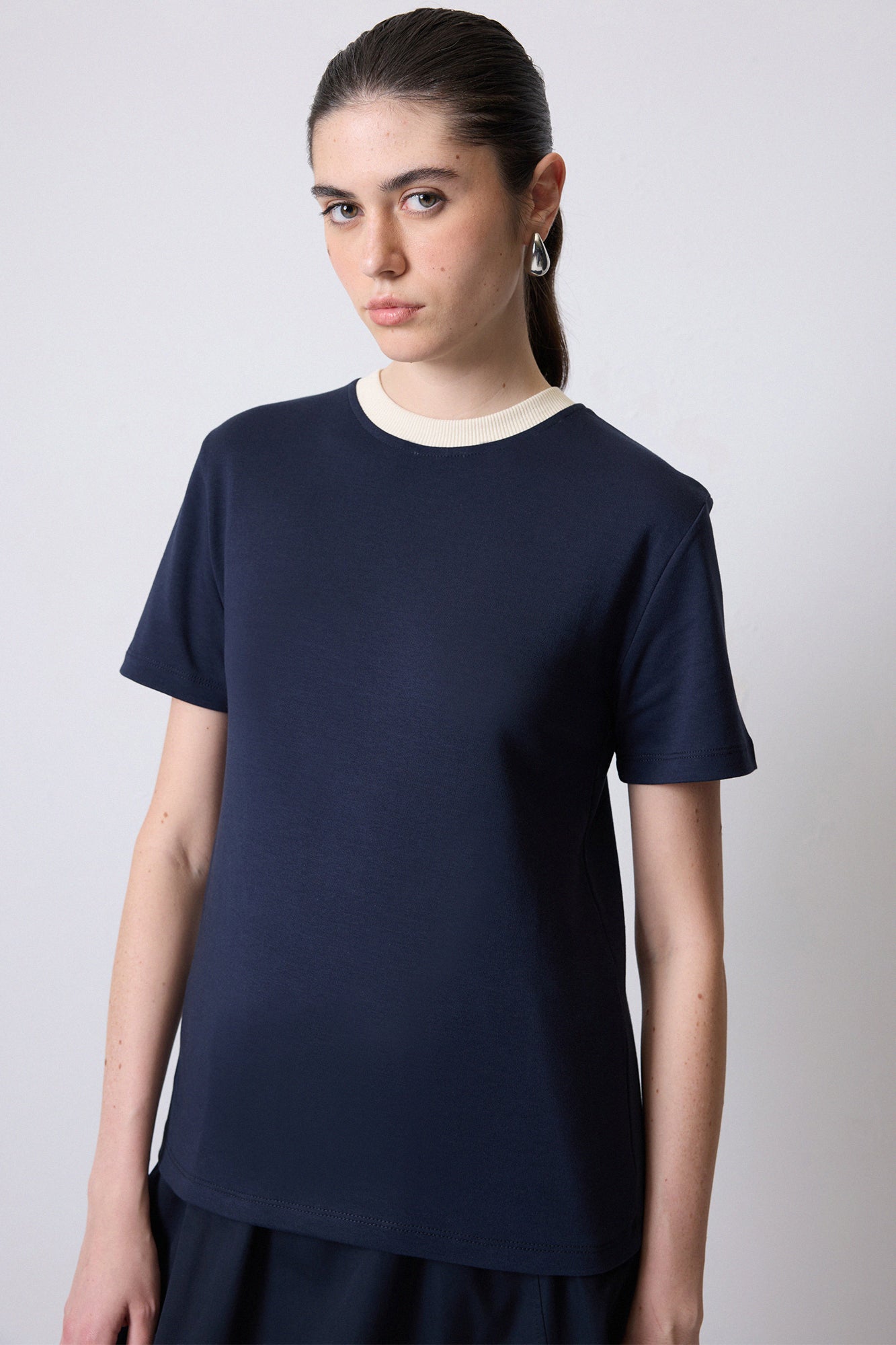 %100 PAMUKLU RİBANA YAKA KISA KOLLU T-SHIRT