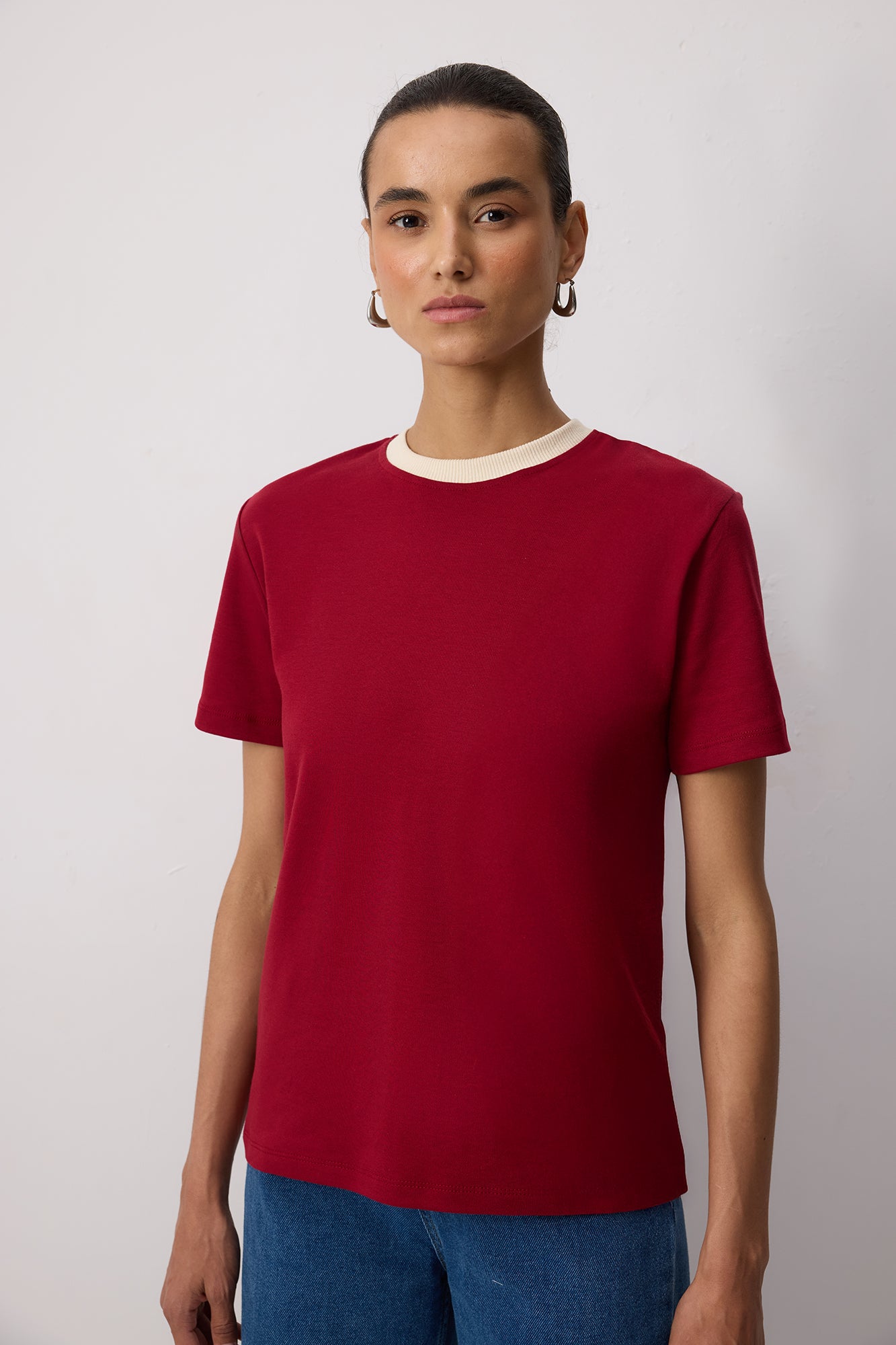%100 PAMUKLU RİBANA YAKA KISA KOLLU T-SHIRT