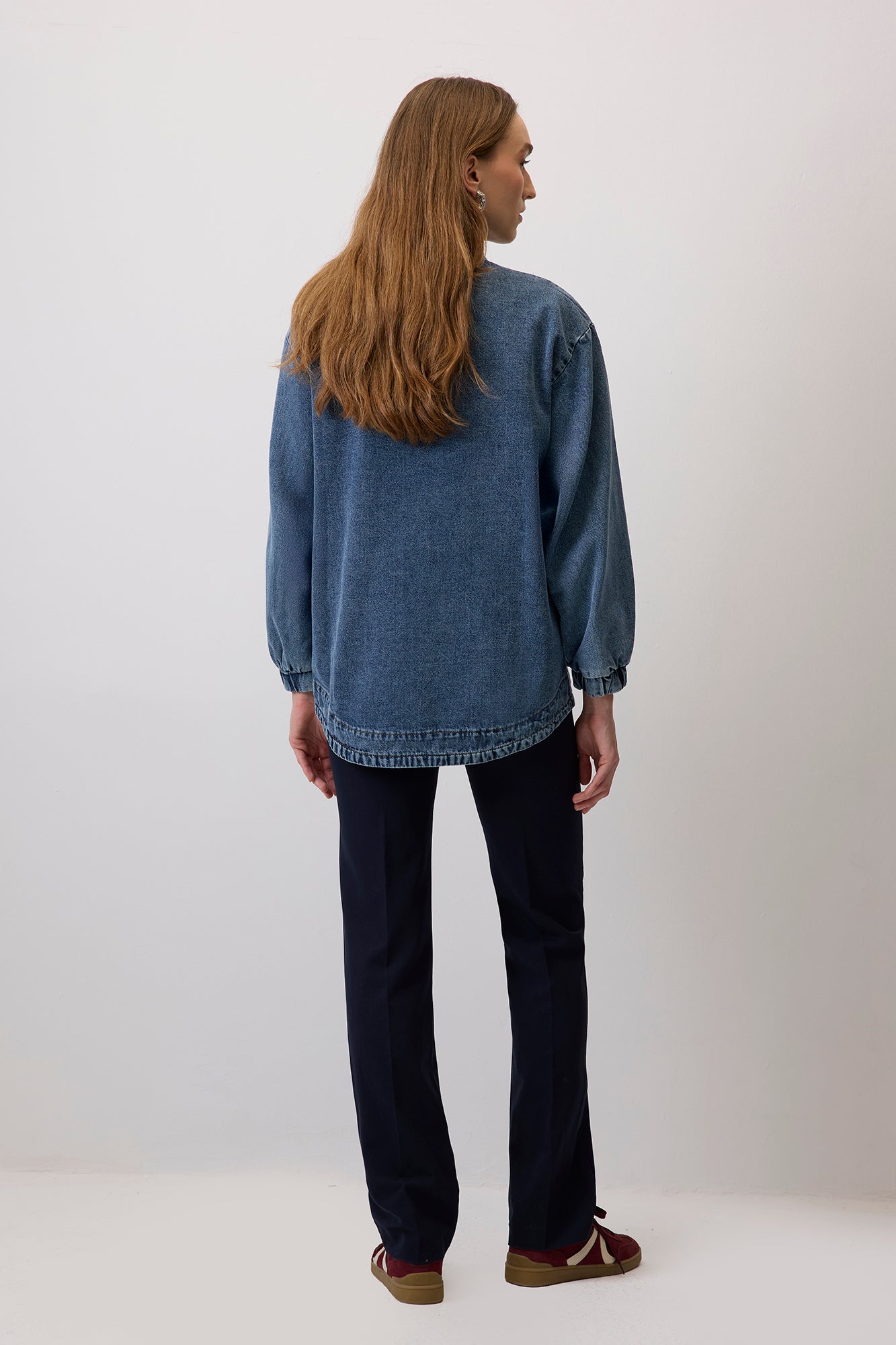 NAKIŞLI HAKİM YAKA DENIM CEKET