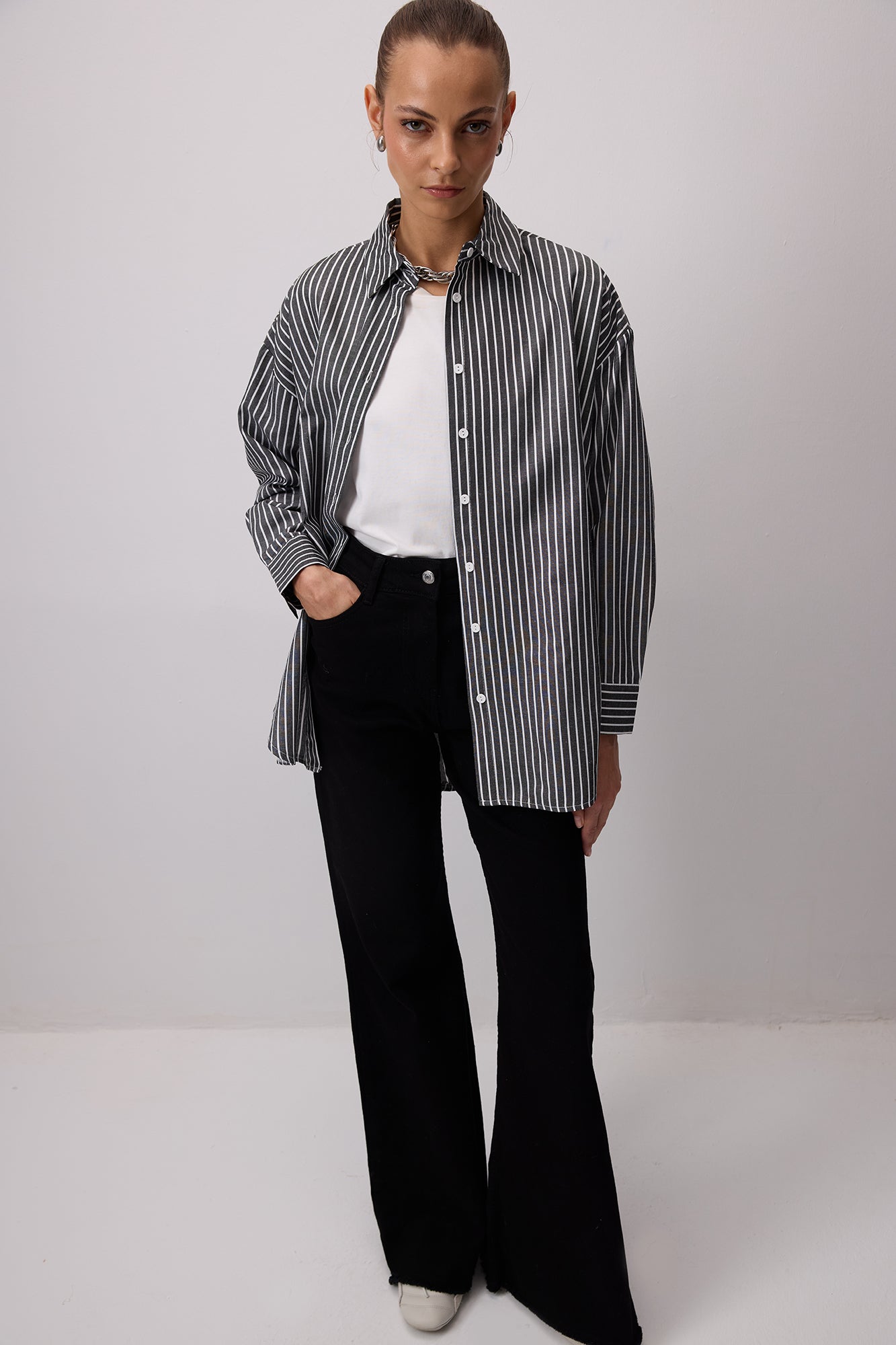İNCE ÇİZGİLİ OVERSIZE GÖMLEK