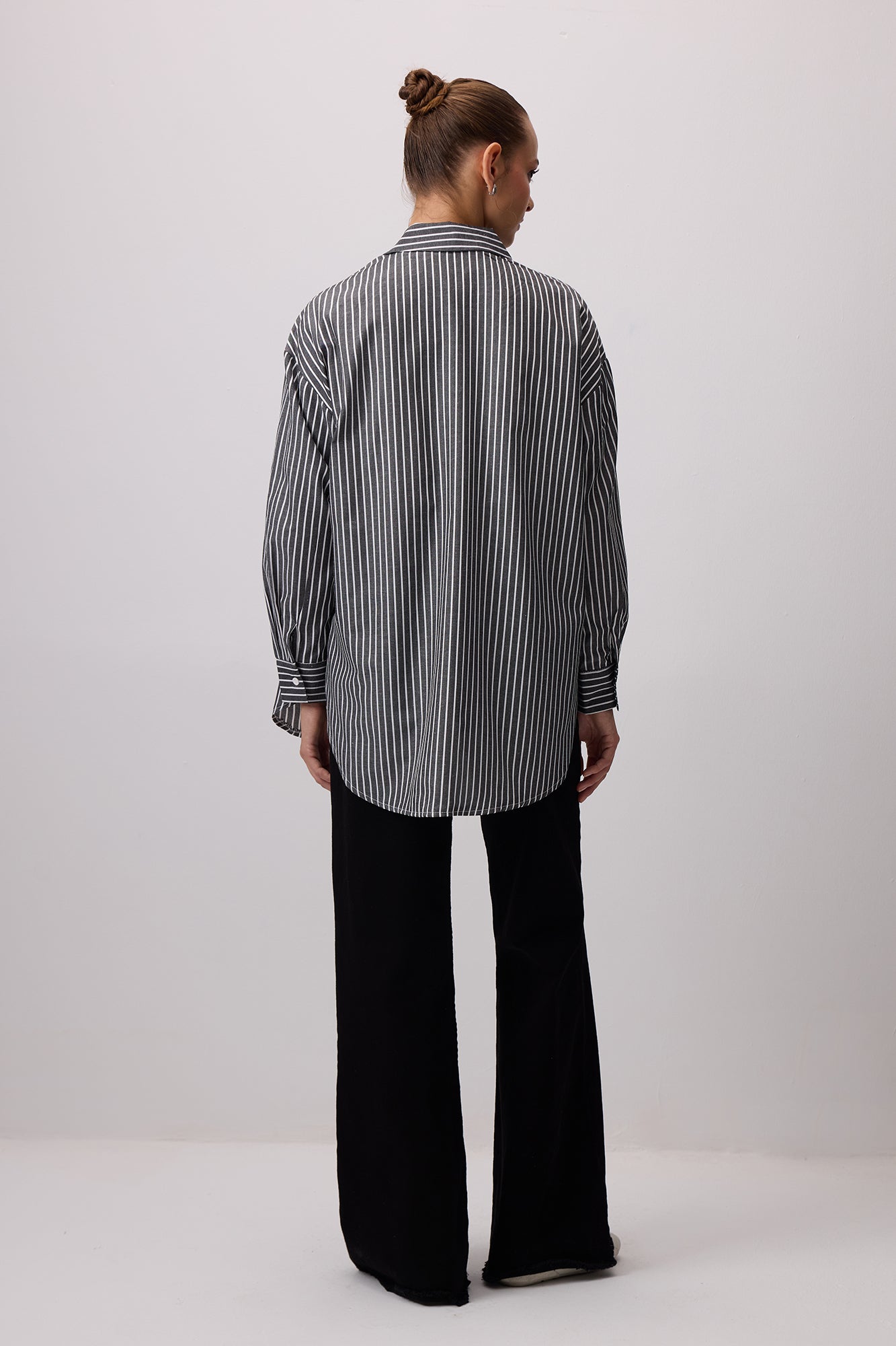 İNCE ÇİZGİLİ OVERSIZE GÖMLEK