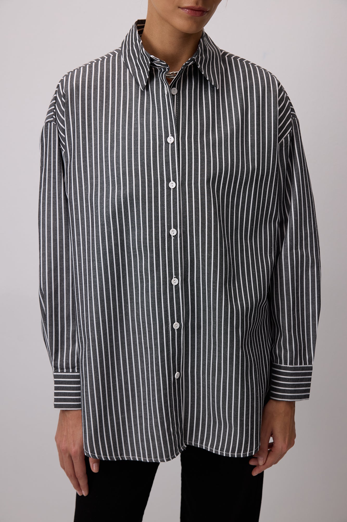 İNCE ÇİZGİLİ OVERSIZE GÖMLEK