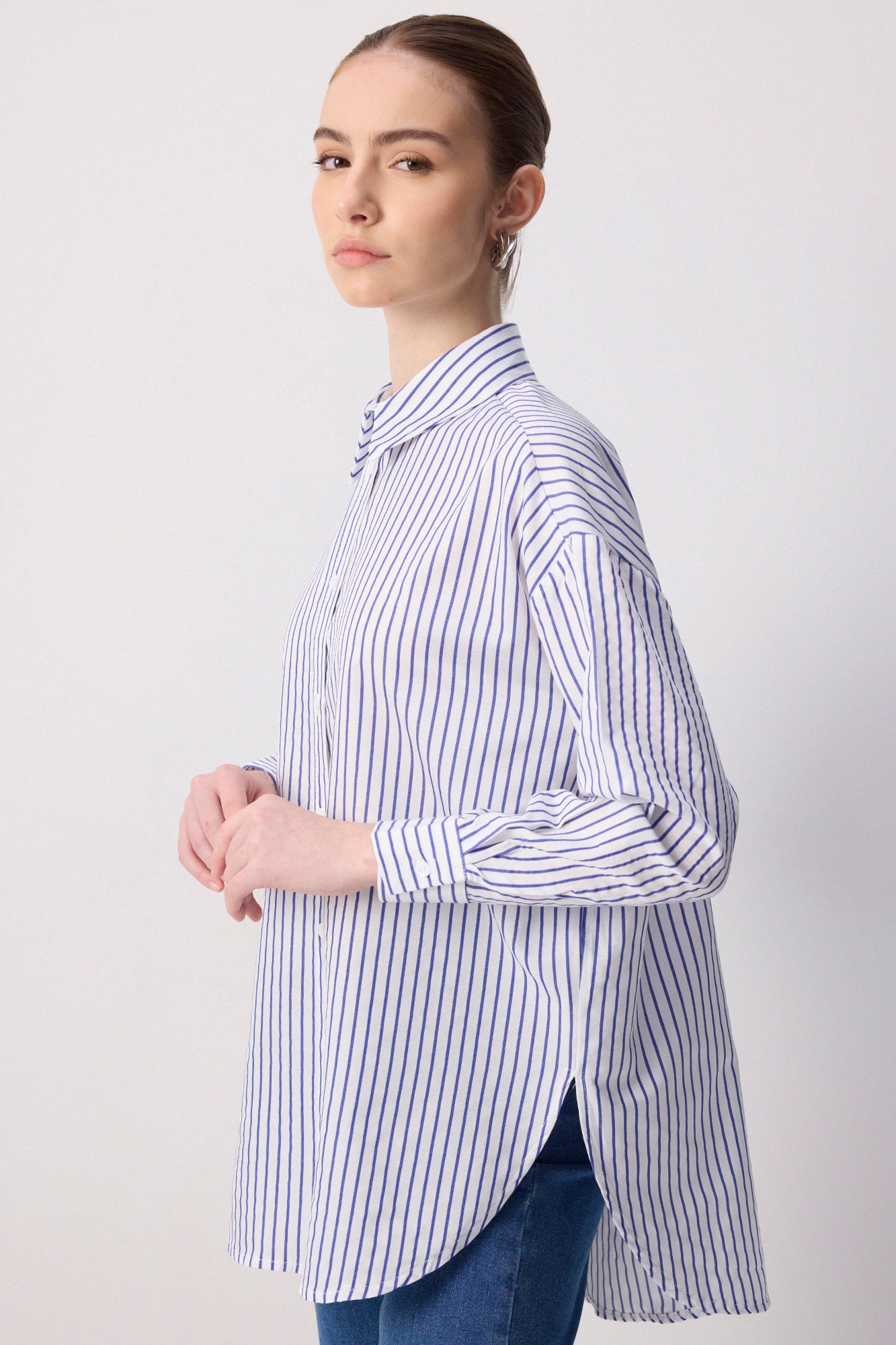 İNCE ÇİZGİLİ OVERSIZE GÖMLEK