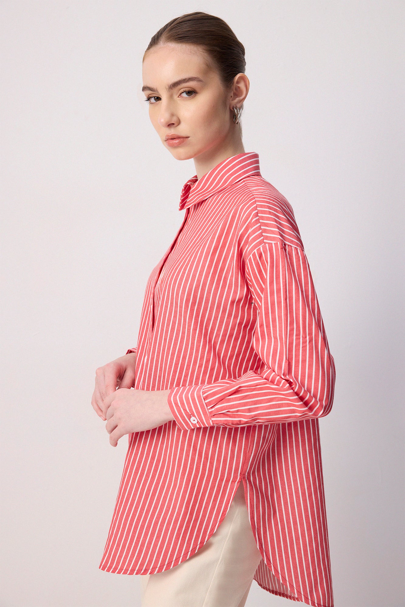 İNCE ÇİZGİLİ OVERSIZE GÖMLEK