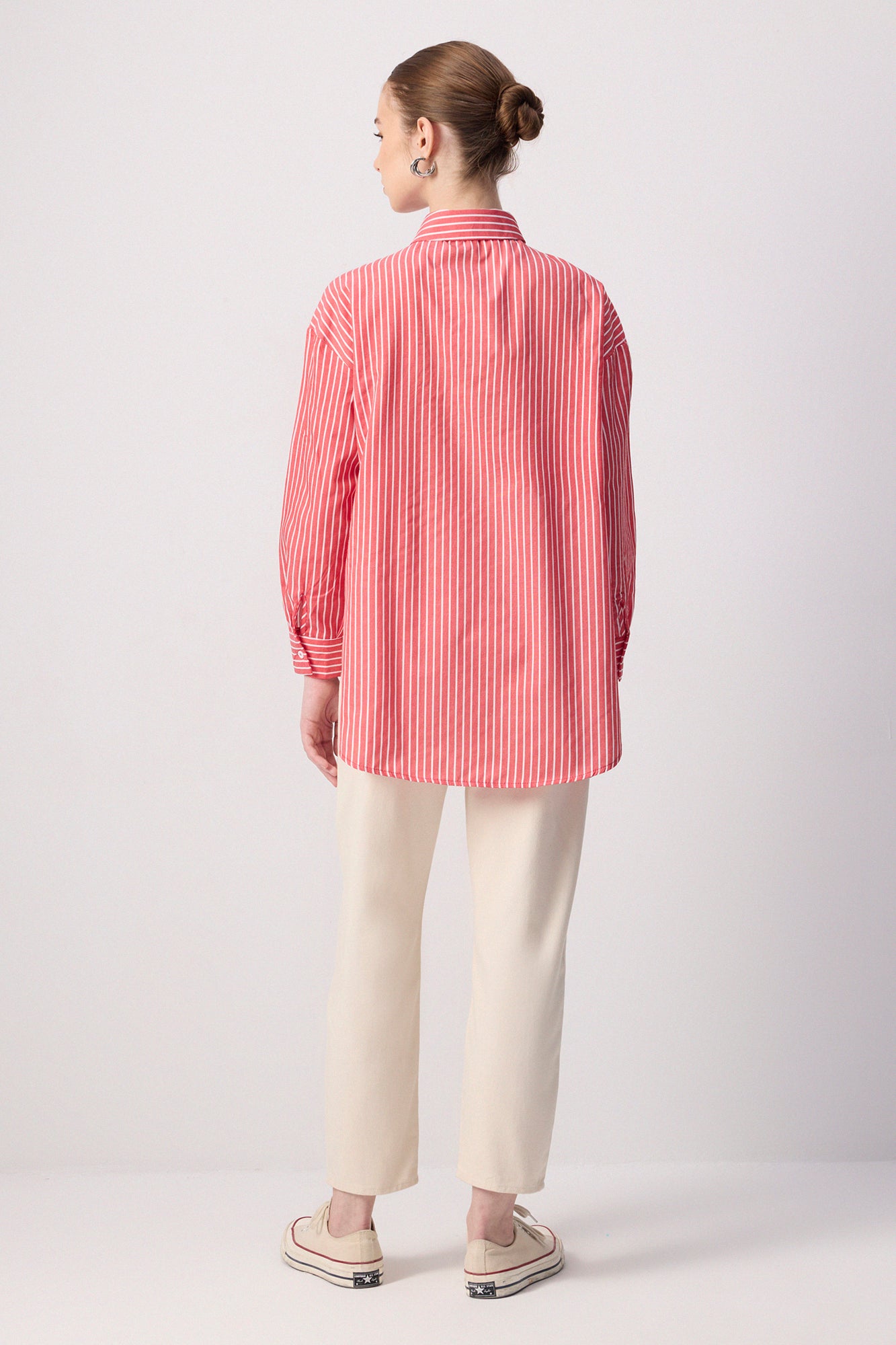 İNCE ÇİZGİLİ OVERSIZE GÖMLEK