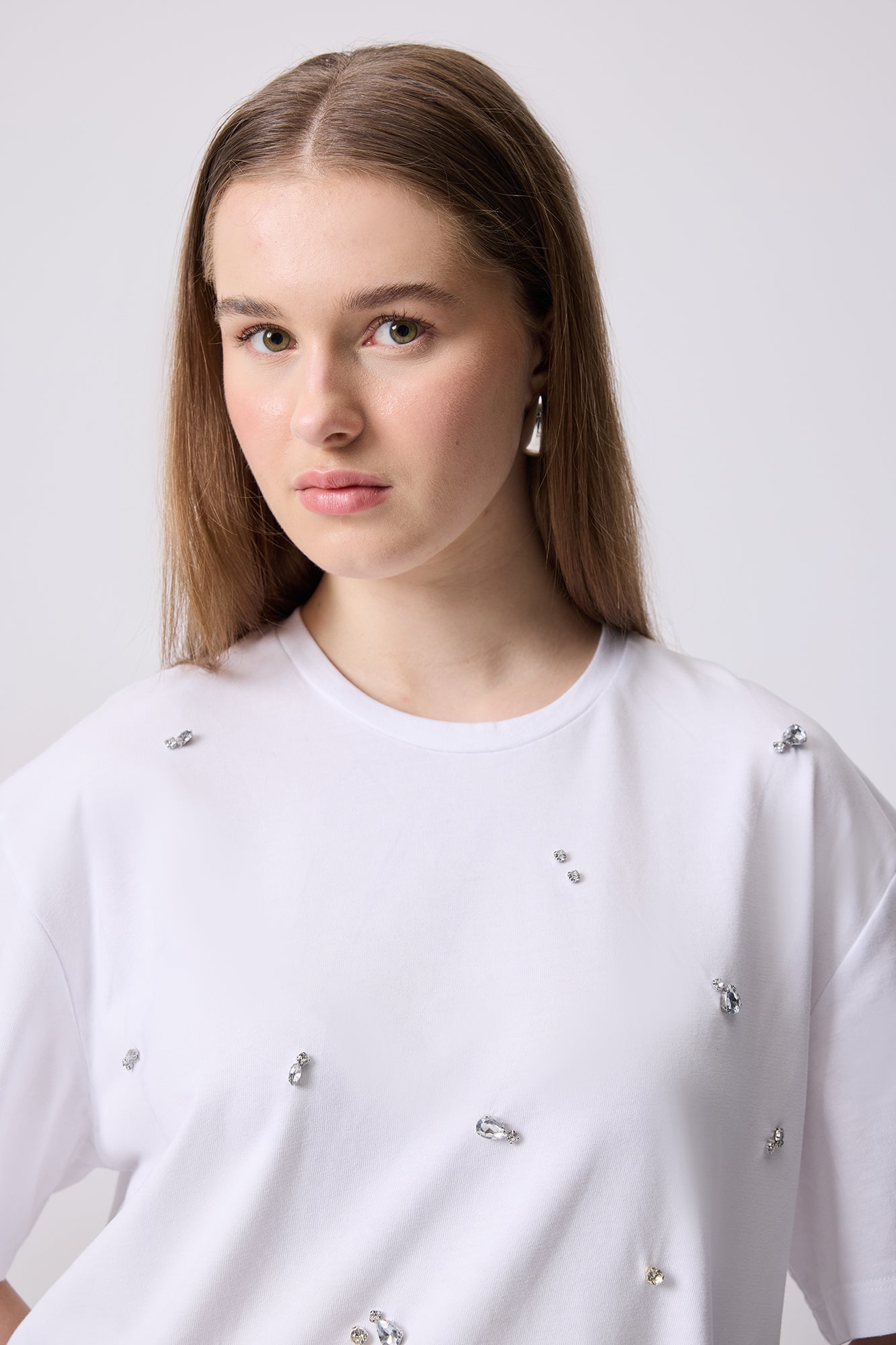 TAŞ İŞLEMELİ OVERSIZE T-SHIRT