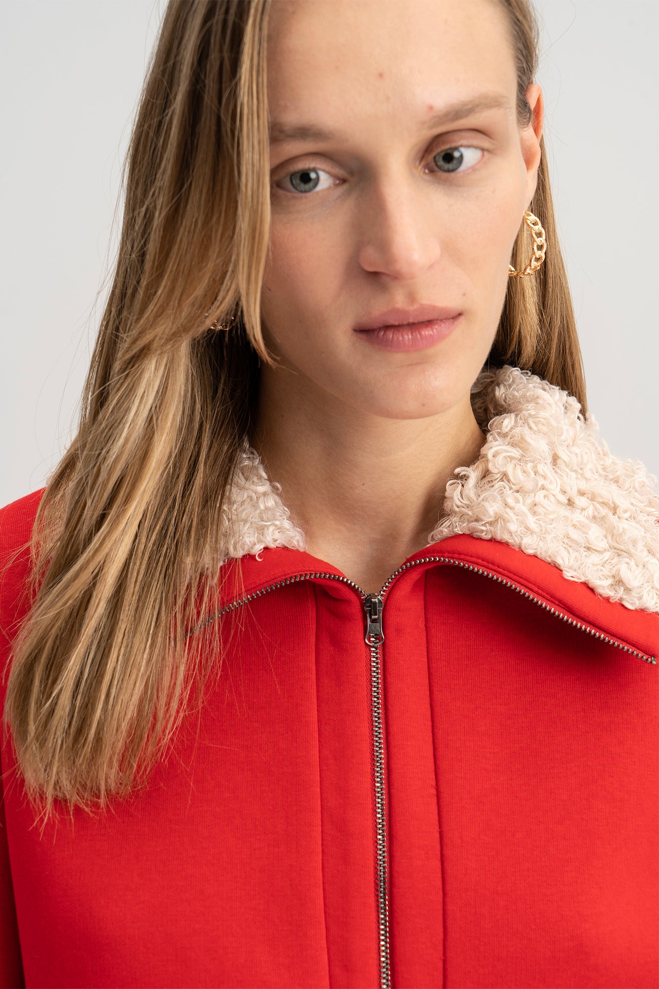 YAKASI KÜRKLÜ SWEATSHIRT