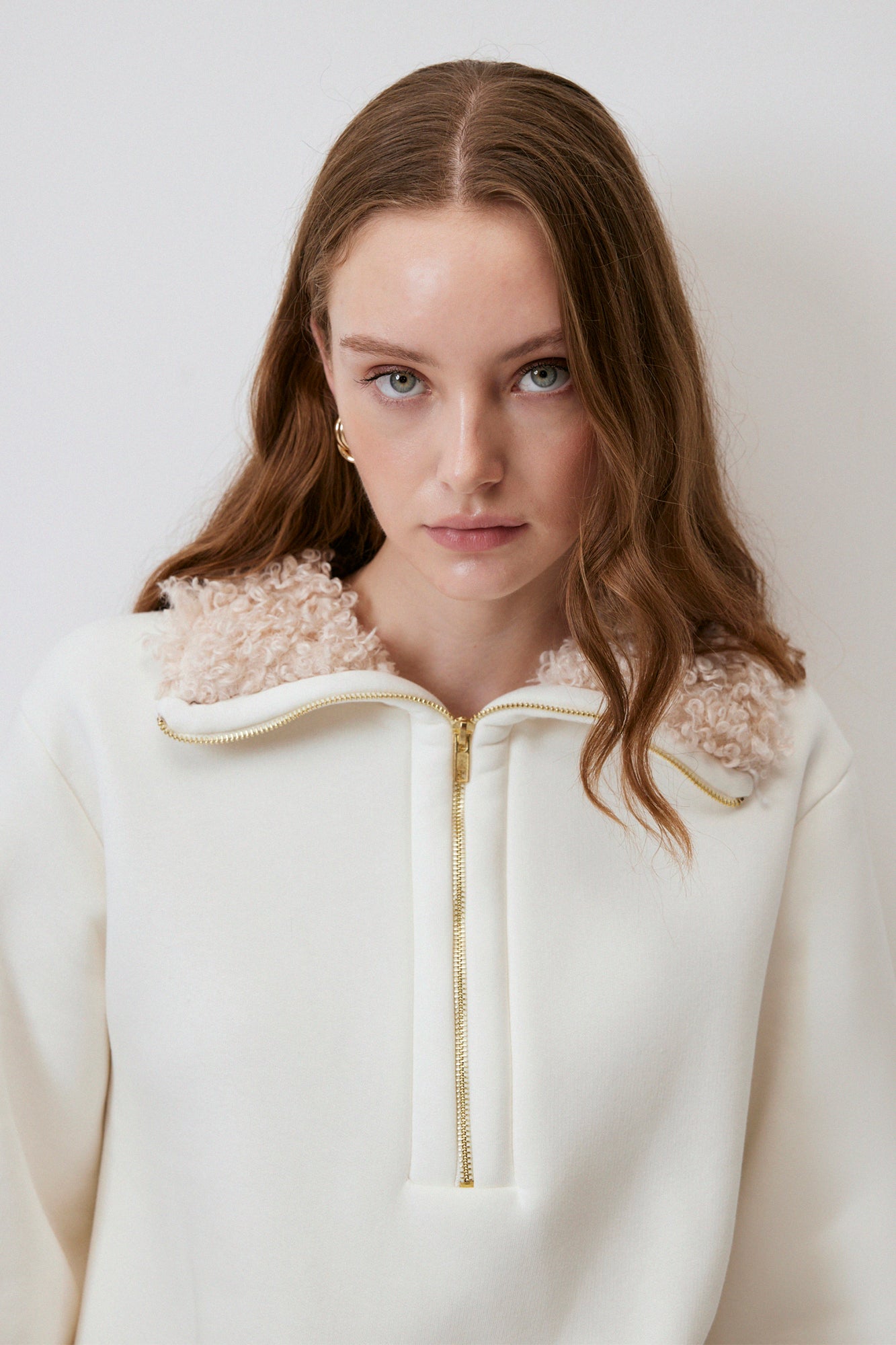 YAKASI KÜRKLÜ SWEATSHIRT