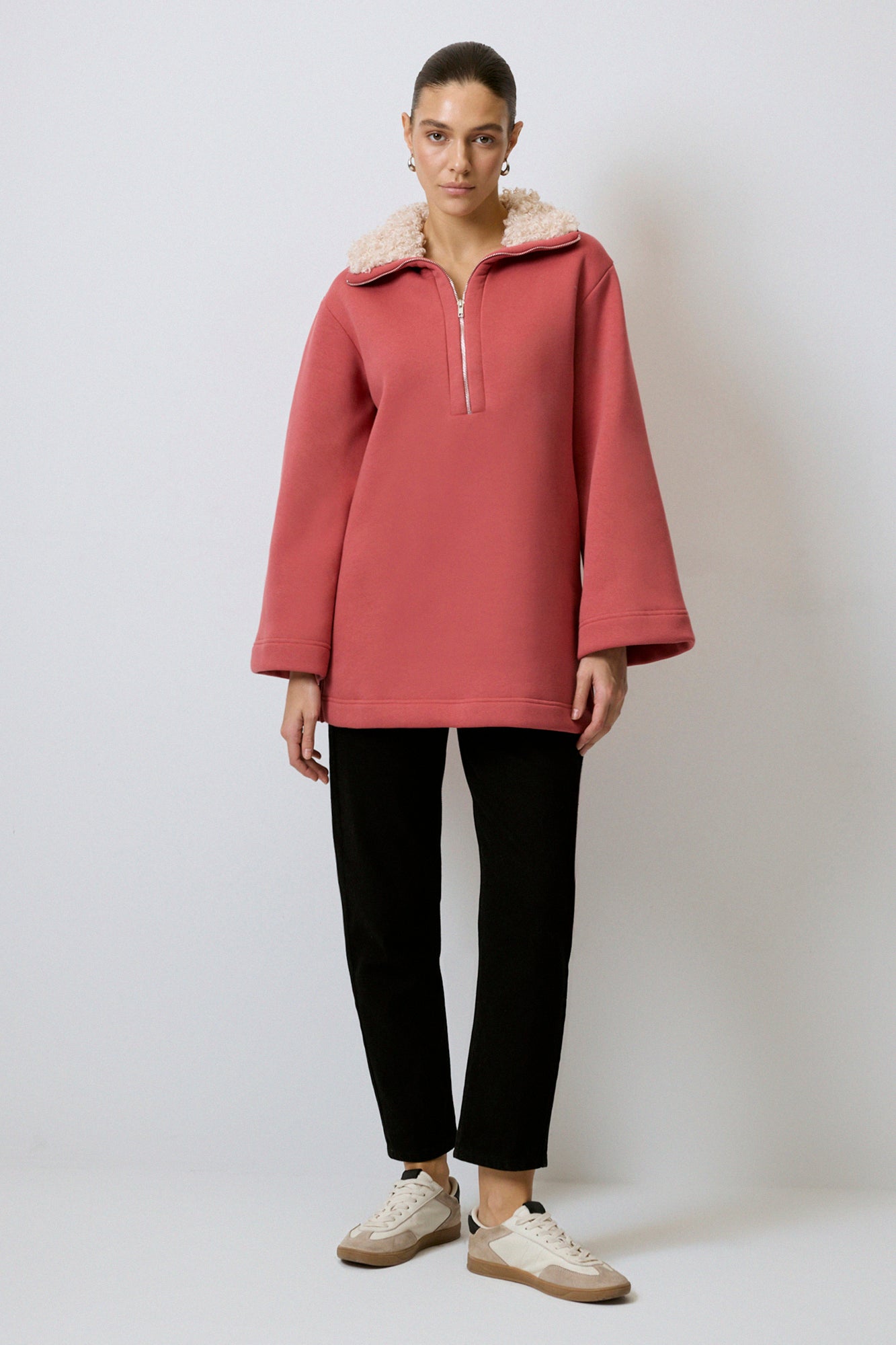 YAKASI KÜRKLÜ SWEATSHIRT